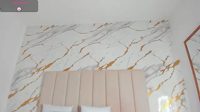 mia serena  online show from March 12, 11:44 pm