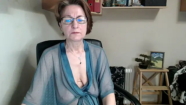 katemodel online show from May 25, 7:47 am