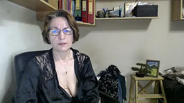 katemodel online show from June 6, 5:12 am