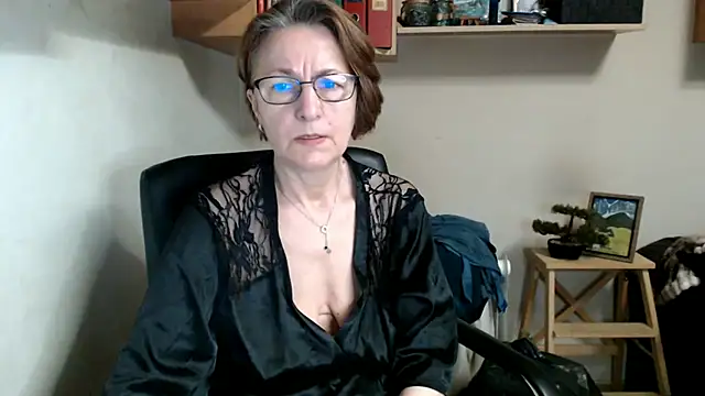 katemodel online show from June 12, 6:45 am