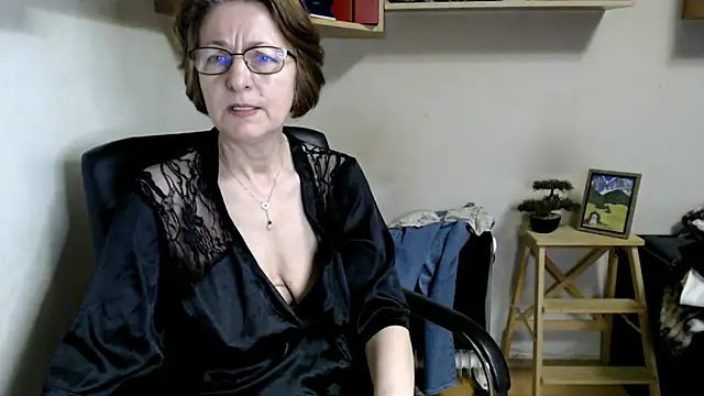 katemodel online show from June 16, 5:43 am