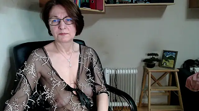 katemodel online show from June 17, 6:05 am