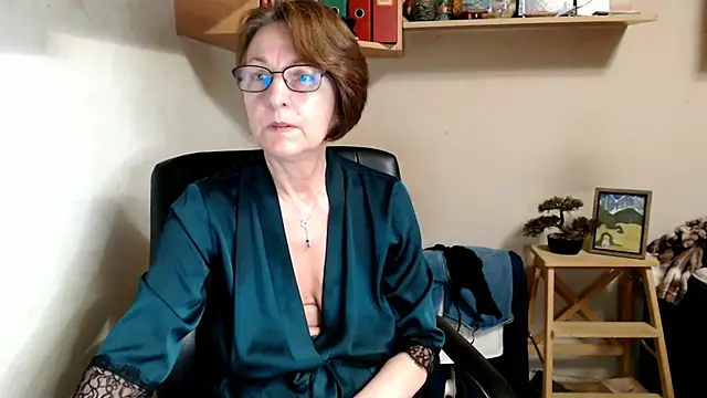 katemodel online show from July 18, 5:11 am