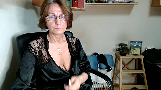 katemodel online show from August 1, 5:40 am