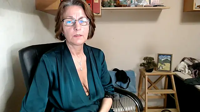 katemodel online show from August 3, 6:23 am