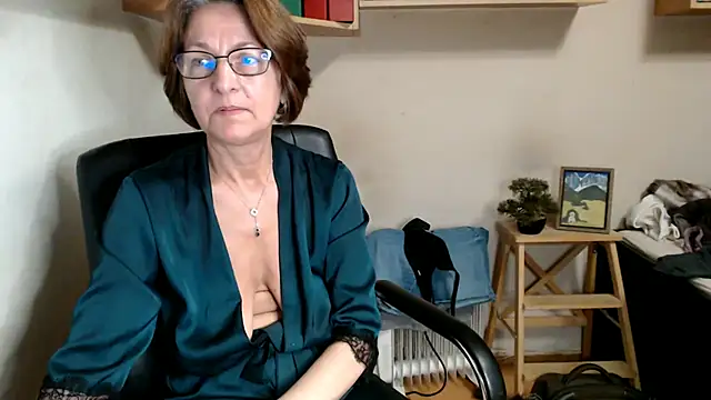katemodel online show from August 3, 9:26 am