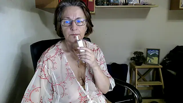 katemodel online show from August 6, 8:27 am
