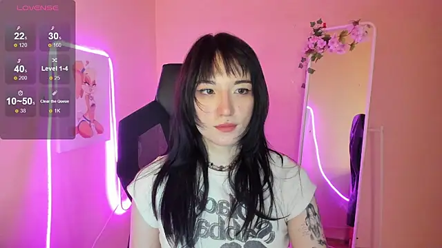 AliceeinWonderlanddd online show from June 11, 2:11 am