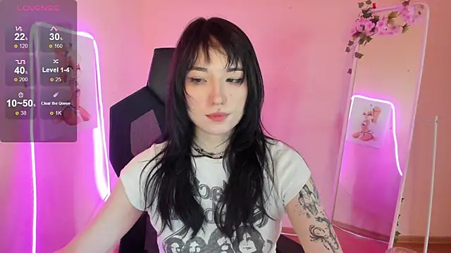 AliceeinWonderlanddd online show from June 11, 2:53 am