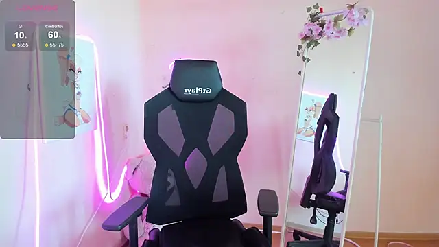 AliceeinWonderlanddd online show from June 17, 2:36 am