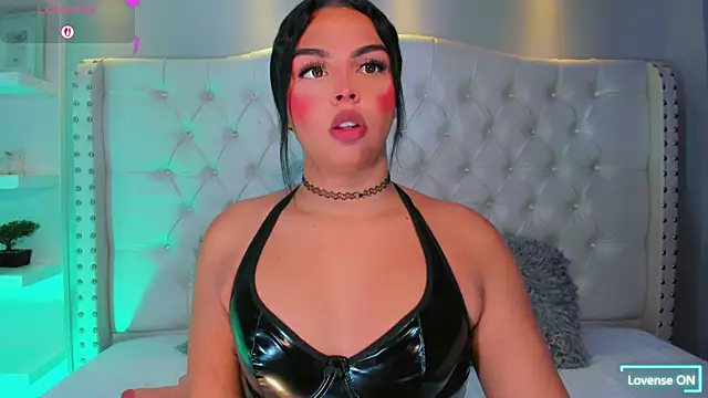 Snapshot of Maia_Hotts chatting on June 23, 8:29 pm Maia Hotts online show from June 23, 8:29 pm