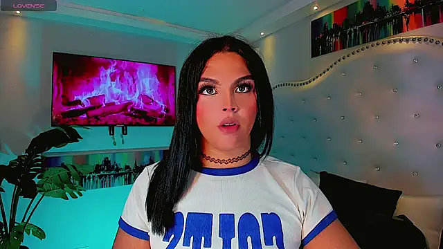 Snapshot of Maia_Hotts chatting on July 23, 7:56 pm Maia Hotts online show from July 23, 7:56 pm
