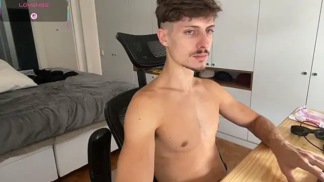 vitoraugustoxxx online show from February 2, 6:39 pm