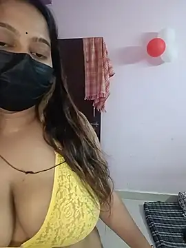 Snapshot of Aliya_Hott chatting on July 6, 6:32 am Aliya Hott online show from July 6, 6:32 am