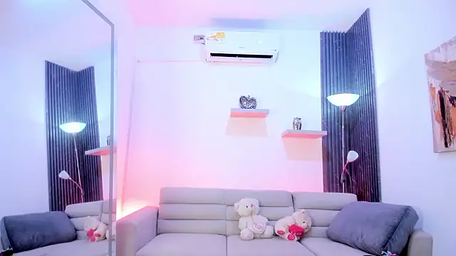 TAHIELA  online show from March 5, 3:02 am