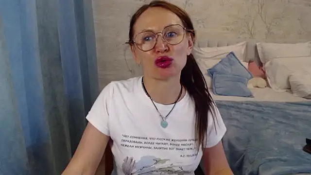 Snapshot of MarinaOnebest chatting on May 19, 2:56 pm MarinaOnebest online show from May 19, 2:56 pm