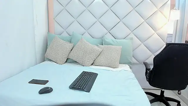 Snapshot of crystalstonee chatting on June 14, 8:33 pm crystalstonee online show from June 14, 8:33 pm