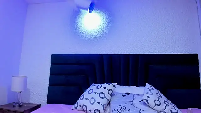 Dahliablack online show from May 1, 4:28 am