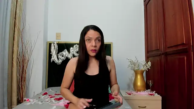 AnnaBroooks online show from February 15, 2:03 pm