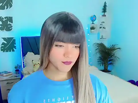 ZoeSchmmit online show from July 10, 5:15 pm