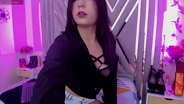 kissy seduce online show from April 8, 1:11 pm