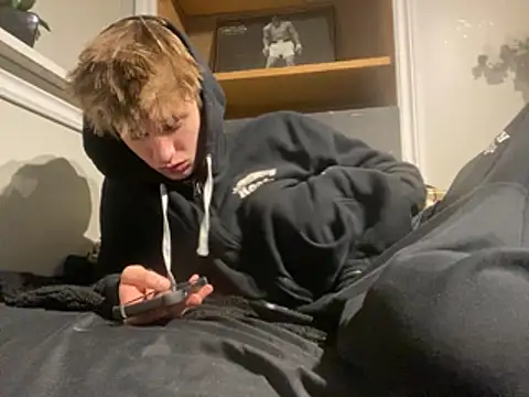 yourwhiteboy1 online show from March 7, 3:36 am