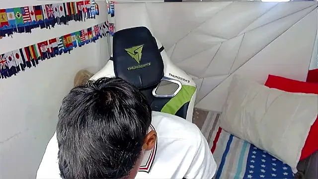 Liarr  online show from April 25, 3:42 am