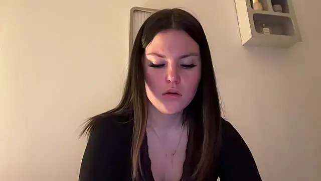 Snapshot of kiaraaaa75 chatting on February 1, 6:17 pm kiaraaaa75 online show from February 1, 6:17 pm