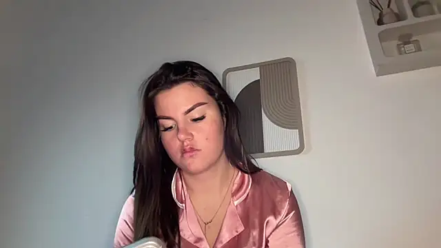 Snapshot of kiaraaaa75 chatting on February 12, 4:35 pm kiaraaaa75 online show from February 12, 4:35 pm