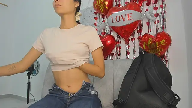 velvetluna  online show from February 20, 11:11 am