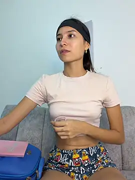 velvetluna  online show from April 30, 2:23 pm