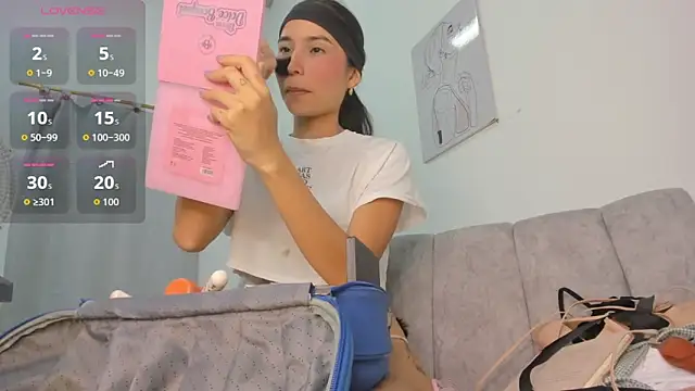 Snapshot of velvetluna_ chatting on May 8, 1:05 pm velvetluna online show from May 8, 1:05 pm