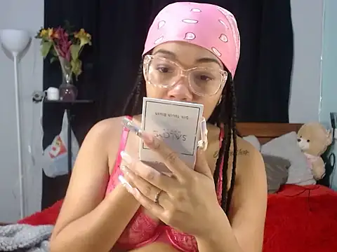 Sexy Supermomm online show from March 19, 8:35 pm