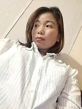 Ella-aa online show from May 2, 12:43 pm