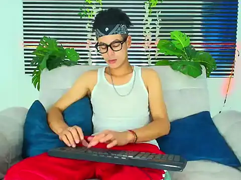 ThiiagoSaeenz online show from January 31, 9:24 pm