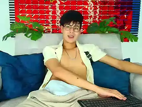 ThiiagoSaeenz online show from February 15, 12:18 am