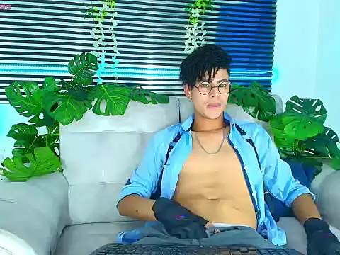 ThiiagoSaeenz online show from March 16, 2:39 am