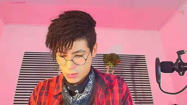 Snapshot of ThiiagoSaeenz chatting on May 30, 4:48 pm ThiiagoSaeenz online show from May 30, 4:48 pm