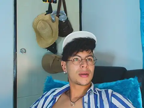 Snapshot of ThiiagoSaeenz chatting on June 11, 12:32 am ThiiagoSaeenz online show from June 11, 12:32 am