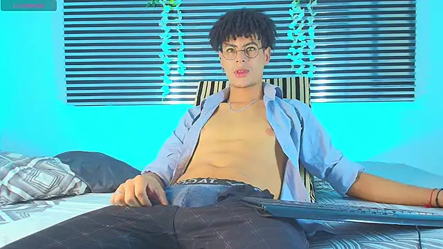 Snapshot of ThiiagoSaeenz chatting on August 3, 7:28 pm ThiiagoSaeenz online show from August 3, 7:28 pm