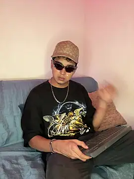 paulhot11 online show from April 17, 12:57 am