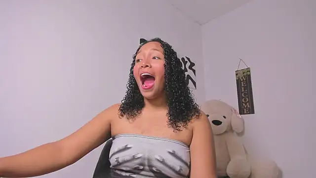 Snapshot of Nia13 chatting on March 6, 6:54 am Nia13 online show from March 6, 6:54 am