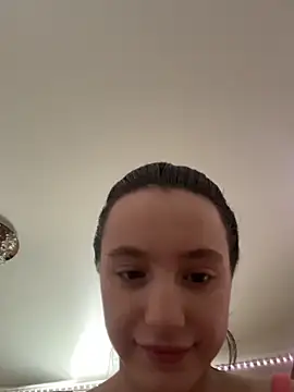 MiaTee online show from March 6, 3:03 am