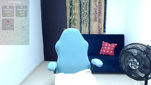 Snapshot of amelie_rose__ chatting on July 24, 4:21 am amelie rose online show from July 24, 4:21 am