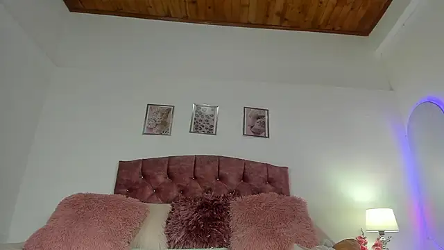 luna velveth online show from February 2, 1:04 am