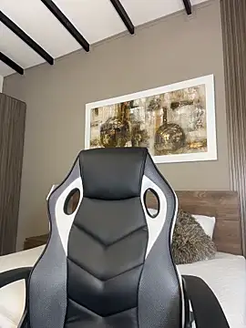 luci butterfly online show from March 9, 12:53 pm