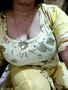 PARI51 online show from June 6, 8:02 pm