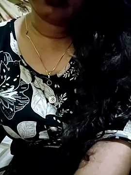 PARI51 online show from August 3, 9:07 pm