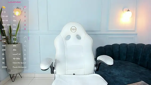 Lia Velez  online show from February 14, 3:47 am