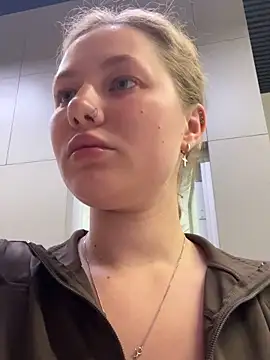 AsynaYuuki online show from February 22, 6:50 pm